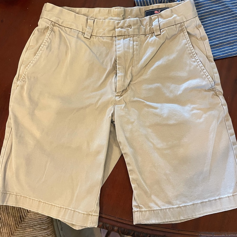 Vineyard Vines Men’s khaki breaker shorts size 28
